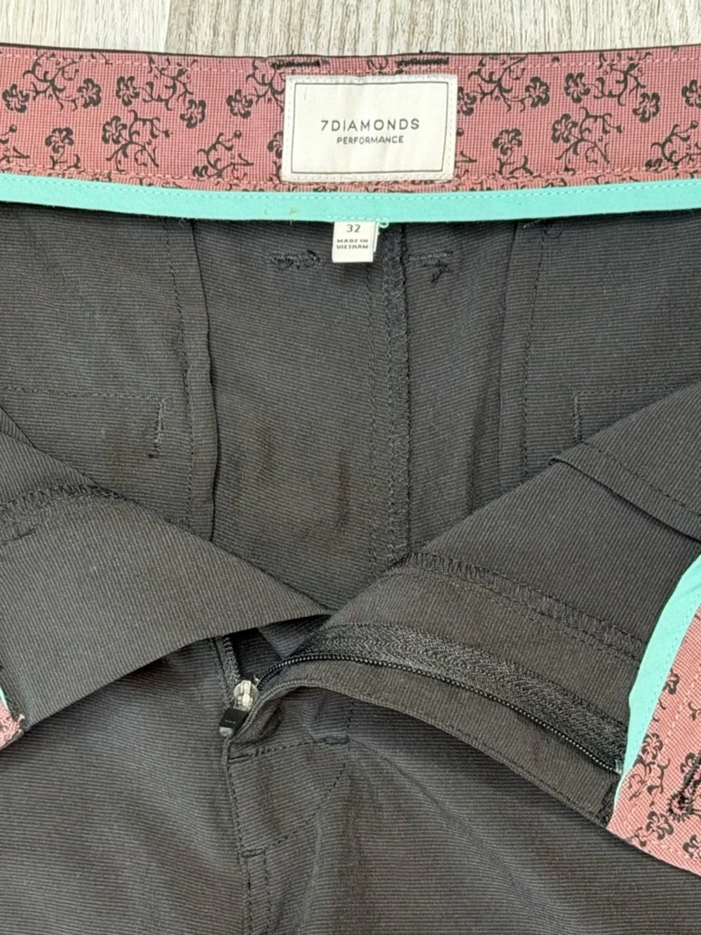 7 Diamonds Performance Dynamic 10” Stretch Short Bundle Black Tan Mens 32” Waist
